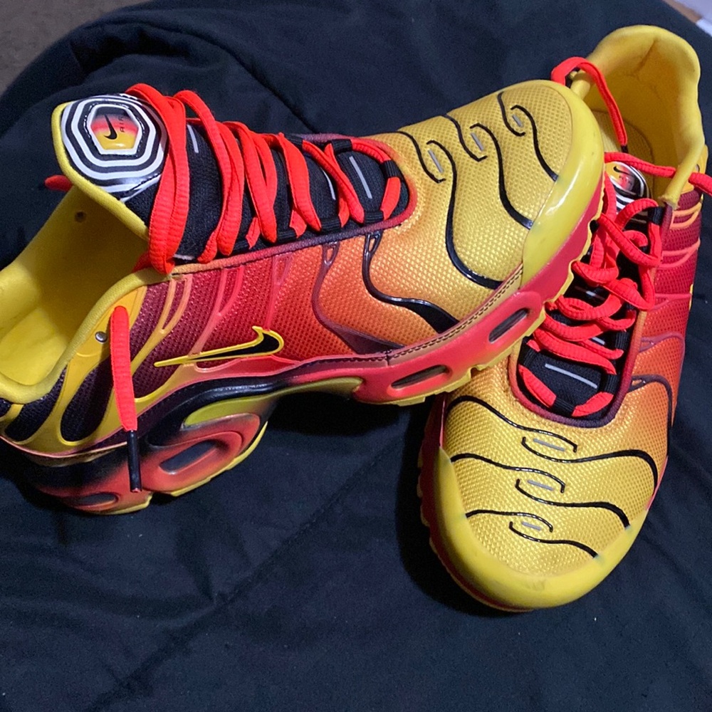 Nike Air Max Plus
Fade Chrome Yellow Bright Crimson (GS) -Youth 6.5